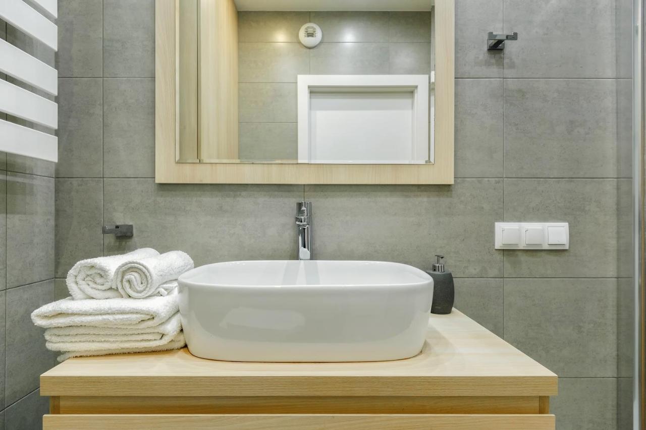 Jana Kazimierza 47 - 2 Sypialnie, 70m2, Balkon, Parking, Wi-fi Apartament